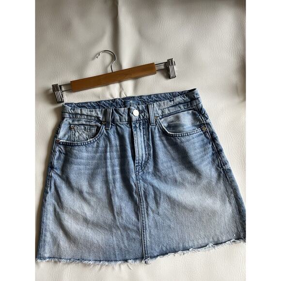 7 For All Mankind Light Wash Raw Hem‎ Mini Skirt Denim Size 26 Summer College - Picture 1 of 7